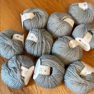Soft gray tweed Yarn Balls